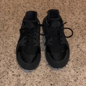 Black Nike huarache